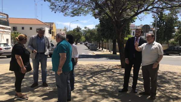 El edil de Cs en Sevilla Francisco Moraga, durante su visita a Ciudad Jardín El edil de Cs en Sevilla Francisco Moraga, durante su visita a Ciudad Jardín