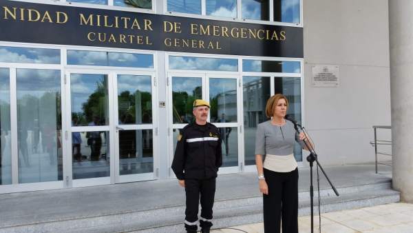 La ministra de Defensa, María Dolores de Cospedal, en la UME La ministra de Defensa, María Dolores de Cospedal, en la UME