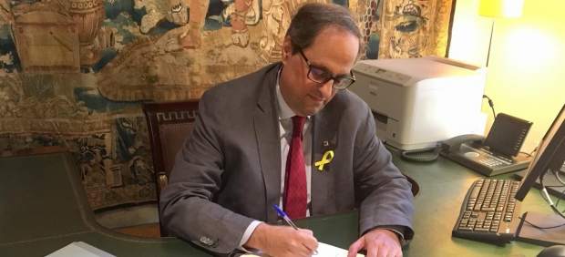 El presidente Quim Torra firma el decreto para nombrar Consell Executiu