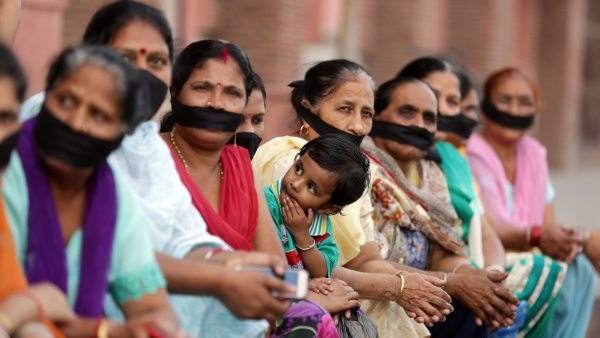 Mujeres se manifiestan por el incrementno de los abusos sexuales en India Mujeres se manifiestan por el incrementno de los abusos sexuales en India