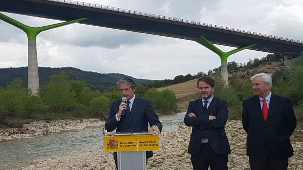 De la Serna visita las obras de la A-23 De la Serna visita las obras de la A-23