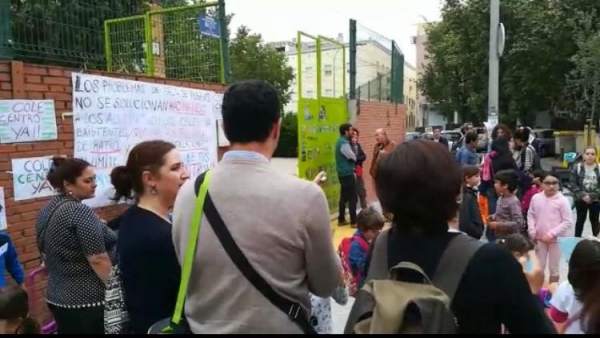 Protesta en el CEIP 'Sor Ángela de la Cruz' Protesta en el CEIP 'Sor Ángela de la Cruz'
