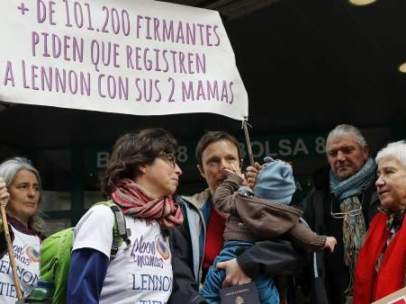 Brenda y María José también tuvieron dificultades para registrar a su hijo en Alicante.