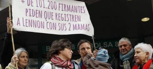 Brenda y María José también tuvieron dificultades para registrar a su hijo en Alicante.
