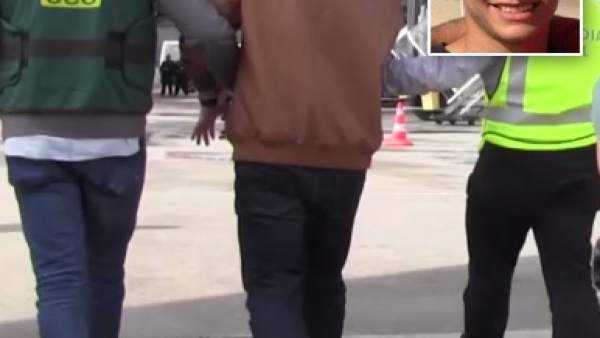 La Guardia Civil traslada al presunto asesino de la familia brasileña de Pioz La Guardia Civil traslada al presunto asesino de la familia brasileña de Pioz