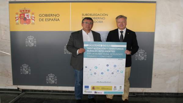Primo Jurado (dcha.) y Madrid, durante el encuentro mantenido Primo Jurado (dcha.) y Madrid, durante el encuentro mantenido