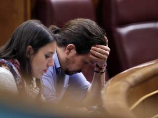 Irene Montero y Pablo Iglesias, portavoz parlamentaria y secretario general de Podemos, respectivamente, en el Congreso de los Diputados.