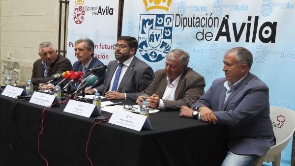 Presentación de la feria ornitológica. Presentación de la feria ornitológica.