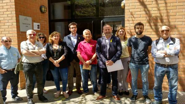 Concejales del PDeCAT, CUP y ERC en el barrio de la Mariola de Lleida Concejales del PDeCAT, CUP y ERC en el barrio de la Mariola de Lleida