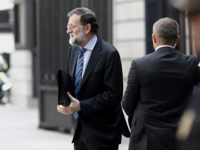 Rajoy Llega Al Congreso De Los Diputados Para La Votación De Los Presupuestos