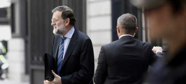 Rajoy Llega Al Congreso De Los Diputados Para La Votación De Los Presupuestos
