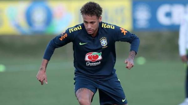 Neymar, en un entrenamiento con Brasil. Neymar, en un entrenamiento con Brasil.