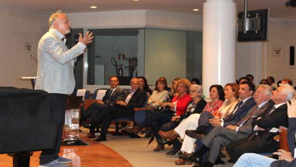 Conferencia de José María Gasalla. Conferencia de José María Gasalla.