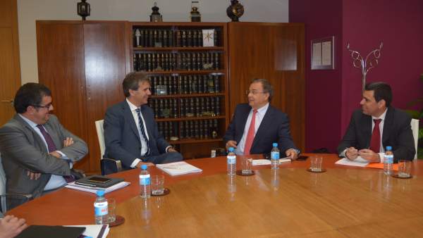 El consejero de Fomento y el presidente de Renfe, durante la reunión El consejero de Fomento y el presidente de Renfe, durante la reunión
