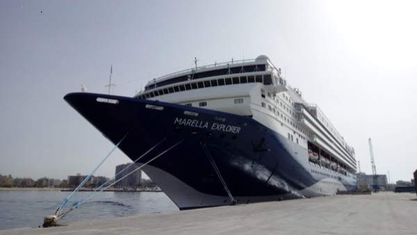 El crucero Marella Explorer, atracado en el Puerto de Palamós El crucero Marella Explorer, atracado en el Puerto de Palamós