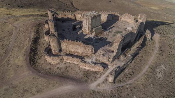 Castillo de Almonacid visto por el dron de Arqueovuelos Castillo de Almonacid visto por el dron de Arqueovuelos
