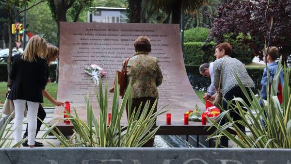 Homenaje a las víctimas del Yak 42 en Zaragoza. Homenaje a las víctimas del Yak 42 en Zaragoza.