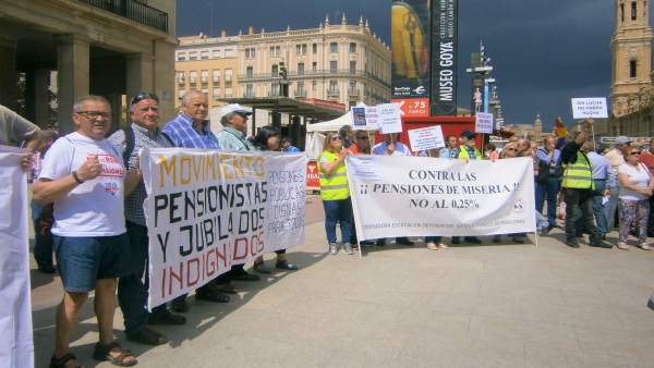 Concentración por unas pensiones dignas en Zaragoza. Concentración por unas pensiones dignas en Zaragoza.