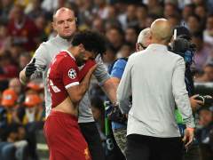 Salah se retira llorando, lesionado en un hombro, a la media hora de final
