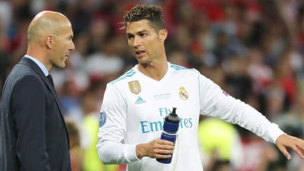 Cristiano Ronaldo, con Zidane, en la final de la Champions. Cristiano Ronaldo, con Zidane, en la final de la Champions.