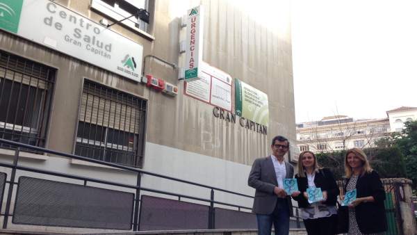 Parlamentarios del PP en el Centro de salud de Gran Capitán Parlamentarios del PP en el Centro de salud de Gran Capitán