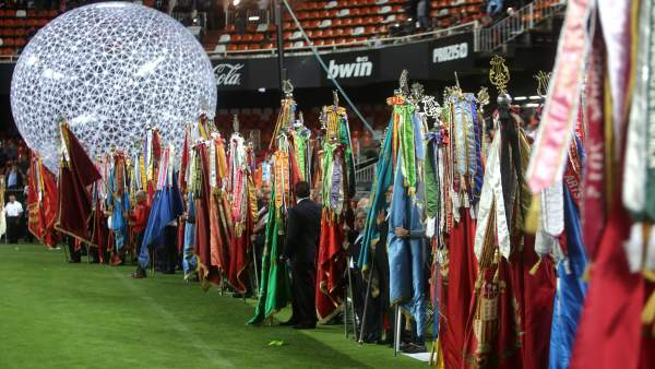 Desfile de bandas de música en Mestalla Desfile de bandas de música en Mestalla
