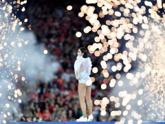 Críticas a Helguera por un comentario machista sobre Dua Lipa en la Champions