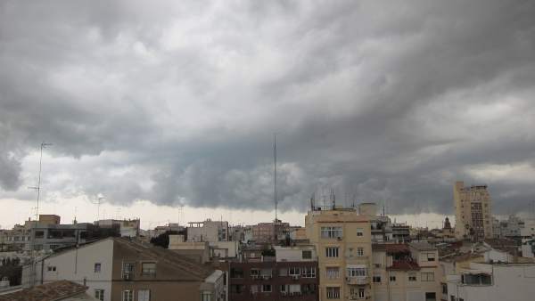 Tormenta, lluvia y nubes en Valencia Tormenta, lluvia y nubes en Valencia