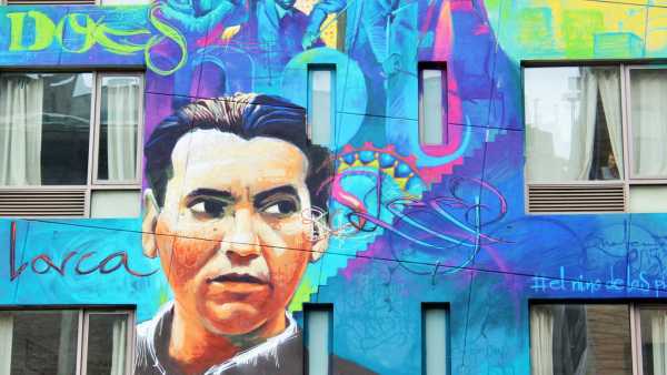 Mural de Lorca, obra del grafitero El niño de las pinturas, en el barrio chino de Nueva York. Mural de Lorca, obra del grafitero El niño de las pinturas, en el barrio chino de Nueva York.