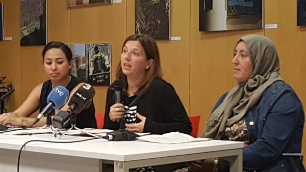 Laia Ortiz y las receptoras de la SMI Alba y Rkia. Laia Ortiz y las receptoras de la SMI Alba y Rkia.