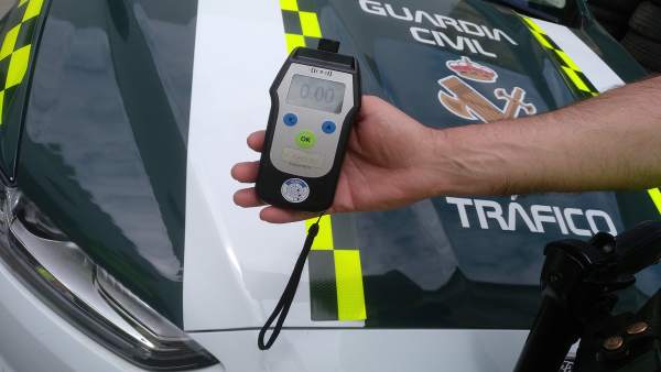 Controles de alcohol de la Guardia Civil Controles de alcohol de la Guardia Civil