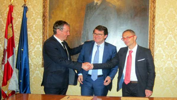 Firma de la adhesión a la 'Declaración de Poitiers' Firma de la adhesión a la 'Declaración de Poitiers'