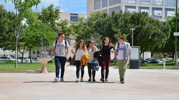 Alumnos en la Universitat Politècnica de València Alumnos en la Universitat Politècnica de València