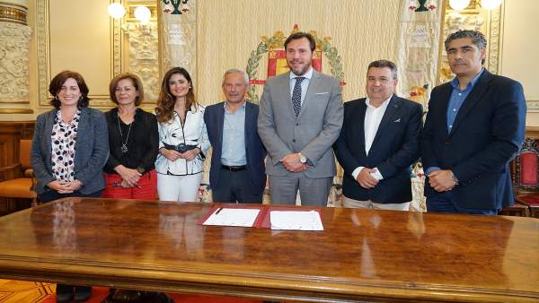 Firma del convenio de depuración de Valladolid y su entorno Firma del convenio de depuración de Valladolid y su entorno