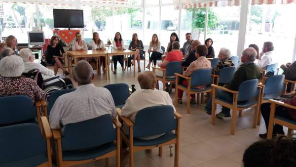 Reunión en la residencia La Vega de Antequera Reunión en la residencia La Vega de Antequera