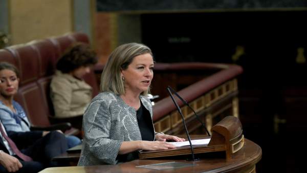 La líder canaria, Ana Oramas, durante su intervención en la moción de censura del PP. La líder canaria, Ana Oramas, durante su intervención en la moción de censura del PP.