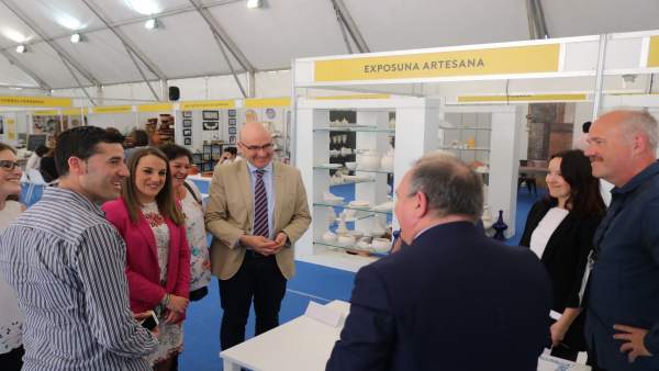 Ruiz visita el VI Encuentro Internacional de Cerámica Decorativa Ruiz visita el VI Encuentro Internacional de Cerámica Decorativa