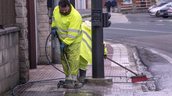 Trabajadores contratados a través de la orden de Corporaciones Locales Trabajadores contratados a través de la orden de Corporaciones Locales
