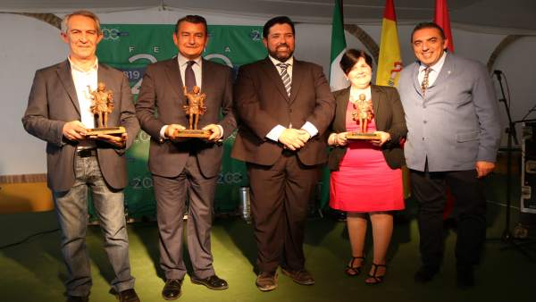 Lora distingue a exalcalde Reinoso, Asunción Llamas y Antonio Sanz Lora distingue a exalcalde Reinoso, Asunción Llamas y Antonio Sanz