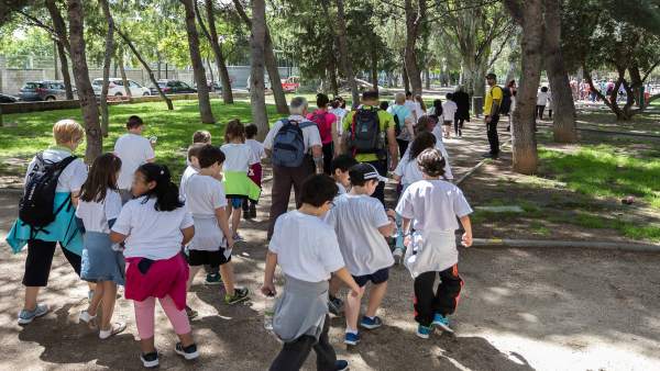 Niños y mayores han disfrutado este jueves de una jornada deportiva en Zaragoza Niños y mayores han disfrutado este jueves de una jornada deportiva en Zaragoza