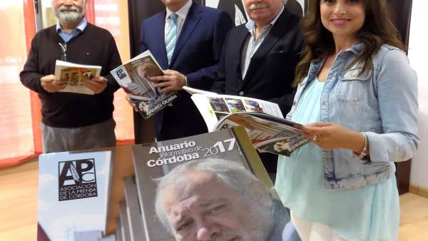 Durán (2º izda.) en la presentación Durán (2º izda.) en la presentación