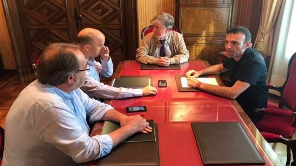 Santisteve reunido con Muñoz (ZEC), Asensio (CHA) y Pérez Anadón (PSOE) Santisteve reunido con Muñoz (ZEC), Asensio (CHA) y Pérez Anadón (PSOE)