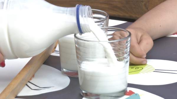 Desciende el consumo de leche en España pese a las recomendaciones de los expertos Desciende el consumo de leche en España pese a las recomendaciones de los expertos
