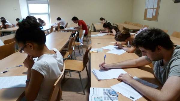 Exámenes, alumnos, estudiantes, selectividad, prueba, universitarios Exámenes, alumnos, estudiantes, selectividad, prueba, universitarios
