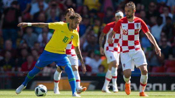 Resultado de imagen para jugar futbol