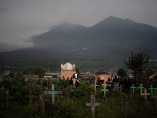 Entierro cerca del volcán de Fuego