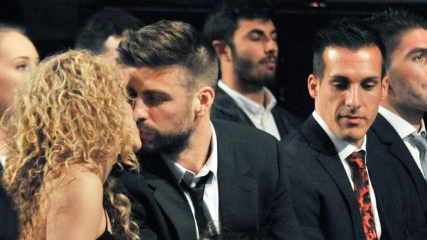 Shakira y Piqué en la entrega de premios al mejor jugador catalán. Shakira y Piqué en la entrega de premios al mejor jugador catalán.