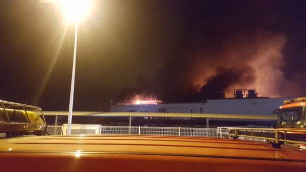 Incendio de una panificadora proveedora de Mercadona en Puçol Incendio de una panificadora proveedora de Mercadona en Puçol