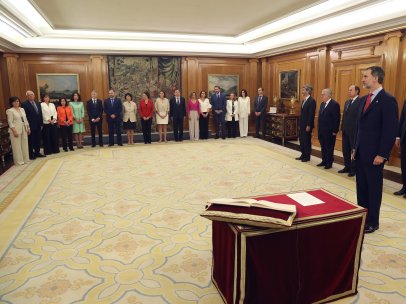 Los ministros de Sánchez prometen sus cargos