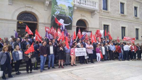 Concentración ante la Diputación Concentración ante la Diputación